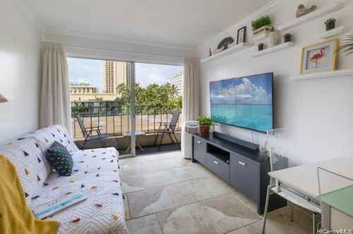 222 Kaiulani Ave, Honolulu HI  96815-3061 exterior