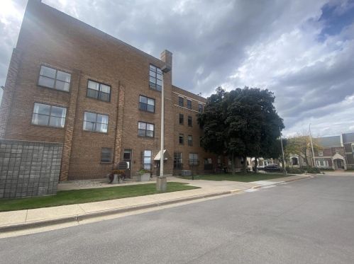 297 Clay Ave, Meskegon MI 49440-1201 exterior