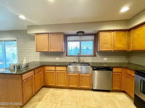 6201 Pomona Rd, Tucson AZ  85704-1061 exterior