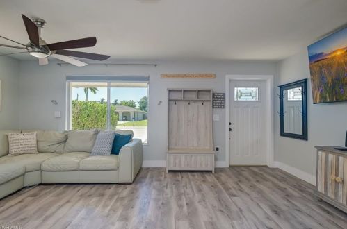 709 99 Ave, Naples FL 34108-2231 exterior