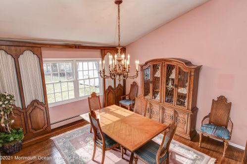 9 Mockingbird Rd, Edison NJ 08820-2752 exterior