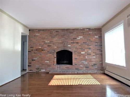 739 Maple Rd, Clawson MI  48017-1184 exterior