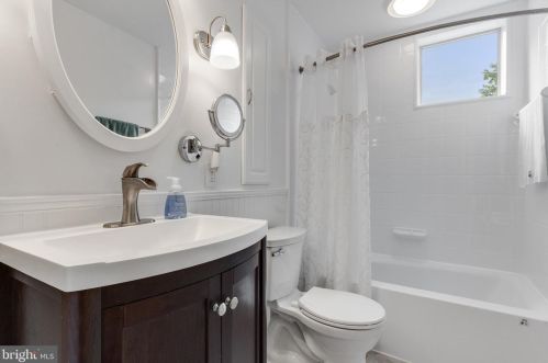 9208 Frst Hvn Dr, Alexandria VA 22309-3216 exterior