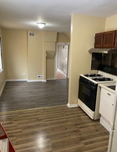 611 Jackson St, Waukegan IL 60085-7354 exterior