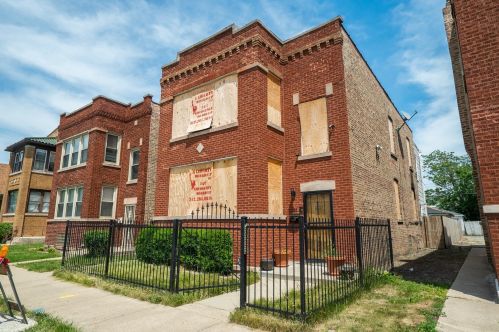 1327 Parkside Ave, Chicago, IL 60651-1111
