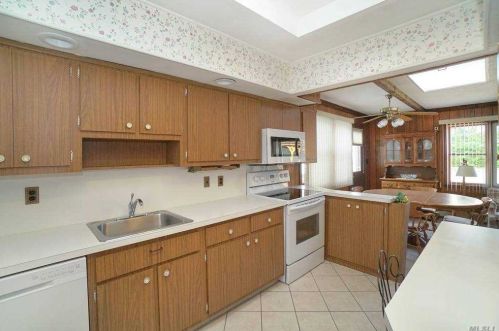 11 Elder Dr, Commack NY 11725-2331 exterior