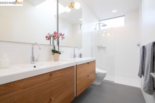 1028 Grayson St, Berkeley CA 94710-2643 exterior