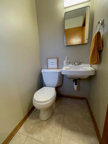 5865 Riv Frst Dr, Milwaukee WI 53209-4524 exterior