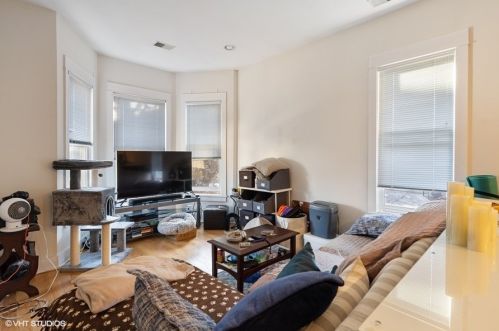 2212 Sunnyside Ave, Chicago IL 60630-3925 exterior