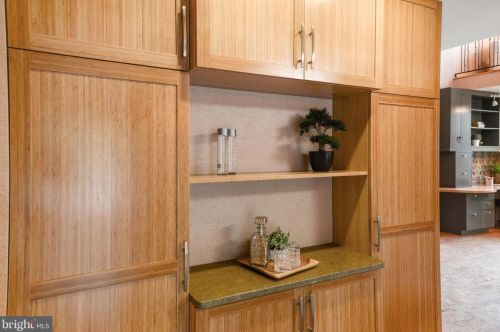 16 Arlive Ct, Rockville MD 20854-2978 exterior