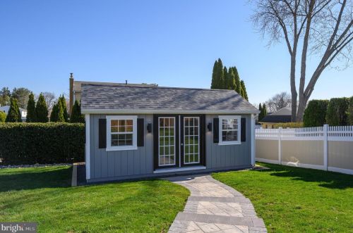 747 Bobwhite Ln, Huntingdon Valley PA 19006-2117 exterior