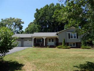 6838 Rollingwood Dr, Clemmons NC  27012-8469 exterior