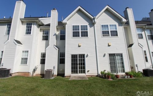 607 Evergreen Ct, New Brunswick NJ 08902-2337 exterior