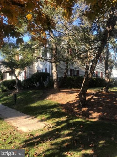 14 Barberry Ct, Trenton NJ  08648-4819 exterior