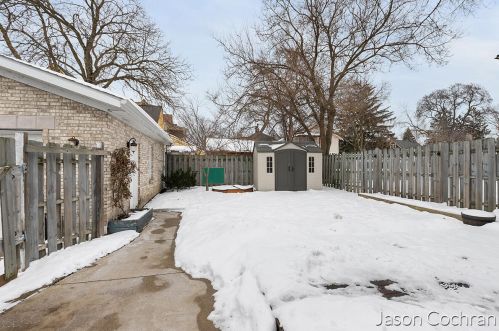 907 Wealthy St, Grand Rapids MI 49506-1515 exterior