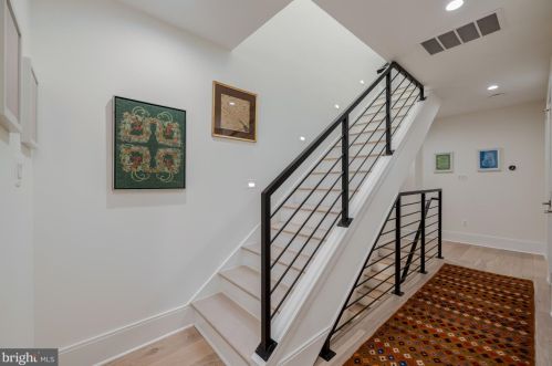 1818 37th St, Washington DC  20007-2238 exterior