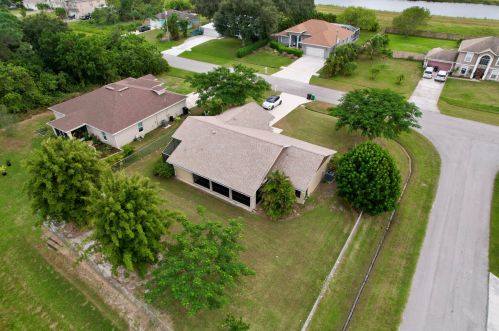 384 Kestor Dr, Fort Pierce FL  34953-5515 exterior