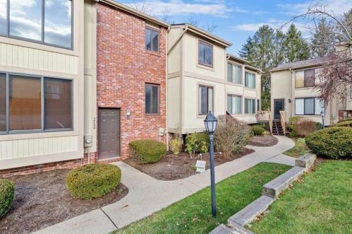 212 Serendipity Dr, Moon Twp, PA 15108-1170