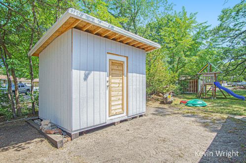 2412 Mccracken St, Meskegon MI 49441-1445 exterior