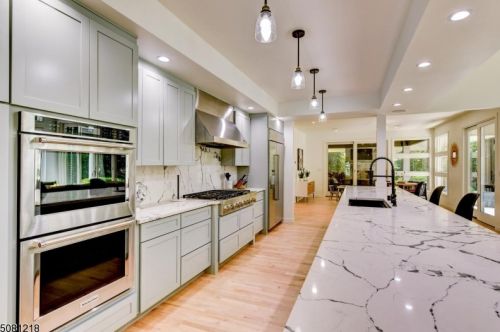 102 Stonehedge Ln, Sparta NJ  07871-2859 exterior