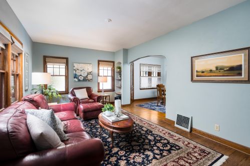 906 Meadow Pl, Milwaukee, WI 53217-5737