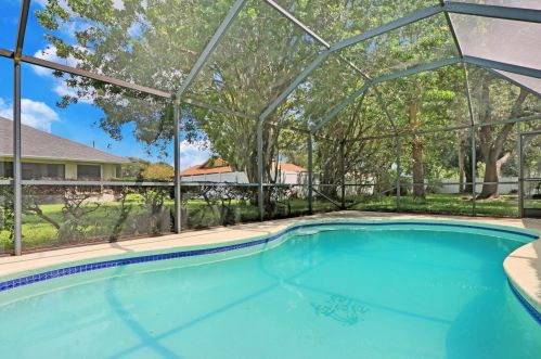 5709 Eagle Dr, Fort Pierce FL 34951-2322 exterior