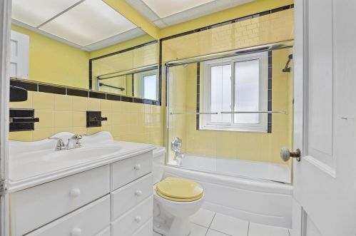 1346 Thatcher Ave, Saint Louis MO 63135-1719 exterior