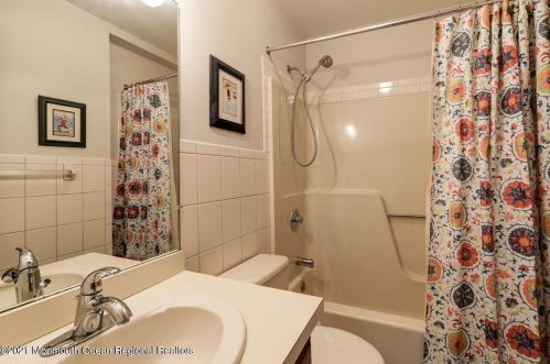 320 Elizabeth Ave, Point Pleasant Beach NJ 08742-4133 exterior