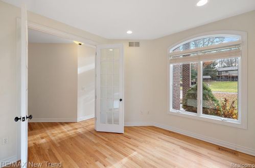 692 Appalachi St, Walled Lake MI  48390-1005 exterior