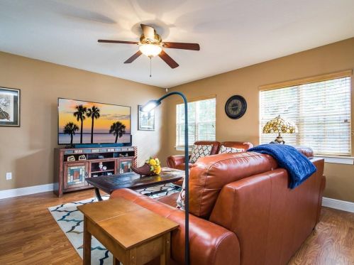 3322 Las Campos Pl, Tampa, FL 33611-2967