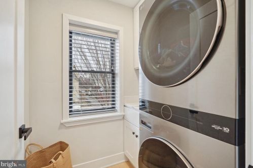 1733 Independence Ave, Washington DC  20003-1637 exterior