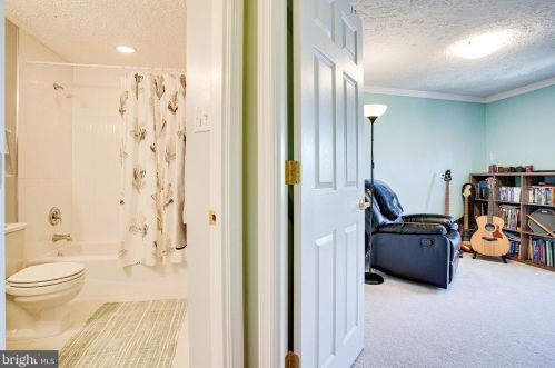 5674 Independence Cir, Alexandria VA 22312-2663 exterior