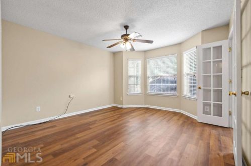 1560 Rogers Crossing Dr, Lithonia GA  30058-7005 exterior