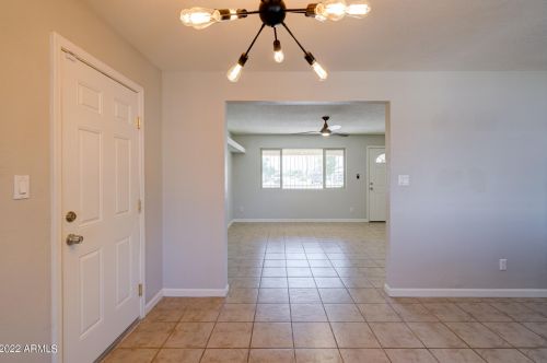 18025 33rd Ave, Phoenix AZ  85053-1648 exterior