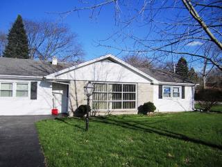 250 Edgelawn Dr, Aurora IL  60506-4511 exterior