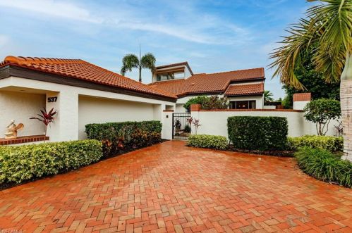 537 Bay Villas Ln, Naples, FL 34108-2811