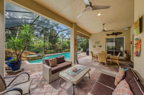 5592 Hammock Is Dr, Naples FL 34119-4692 exterior