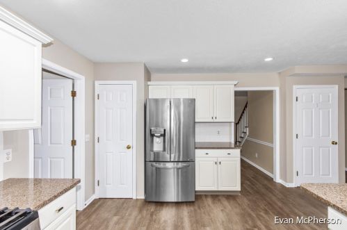 2114 Gettysburg Dr, Grand Rapids MI 49508-6560 exterior