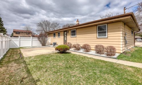 8919 Cheyenne St, Milwaukee WI 53224-4804 exterior