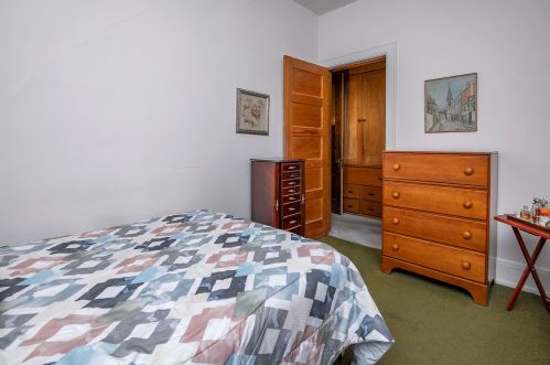 1609 Irving Pl, Milwaukee WI 53202-1416 exterior