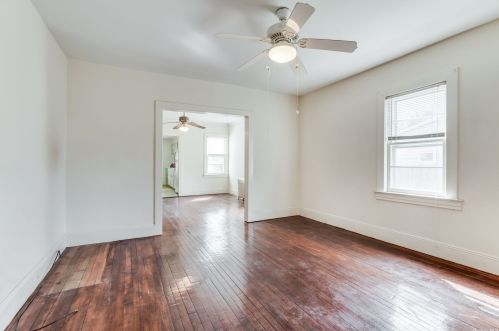 15 Vondran St, Huntington Station NY  11746-2515 exterior