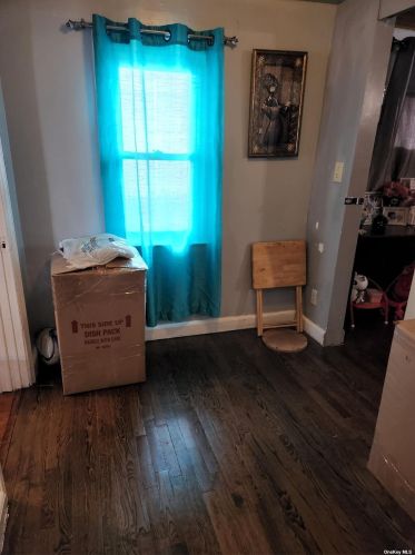 56 Jamaica Ave, Valley Stream NY 11580-6314 exterior