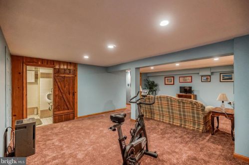 18 Elmwood Ave, Manor PA 19036-1909 exterior