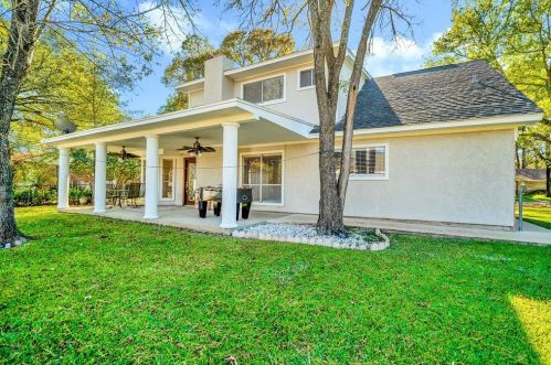 221 Normal Park Dr, Huntsville TX 77320-3438 exterior