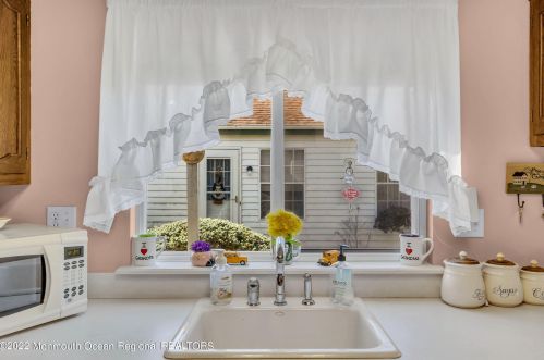 8 Gladstone Ave, Lakehurst NJ 08759-6625 exterior