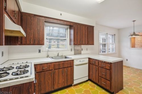 96 Rockledge Dr, Livingston NJ  07039-1121 exterior