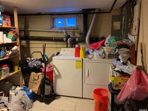 20 Gates Ave, Valley Stream NY 11580-3205 exterior