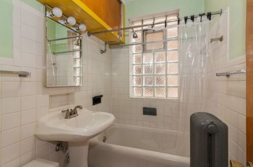 5353 Cullom Ave, Chicago IL 60641-1313 exterior