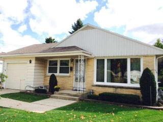 3429 54th St, Milwaukee, WI 53219-4426