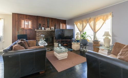 626 Atlantic Ave, Waukegan, IL 60085-1808